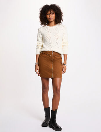 Nauwsluitende korte rok cognacbruin vrouw
