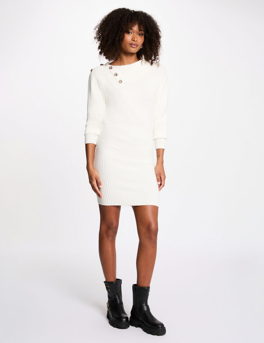 Getailleerde korte jurk helder wit vrouw