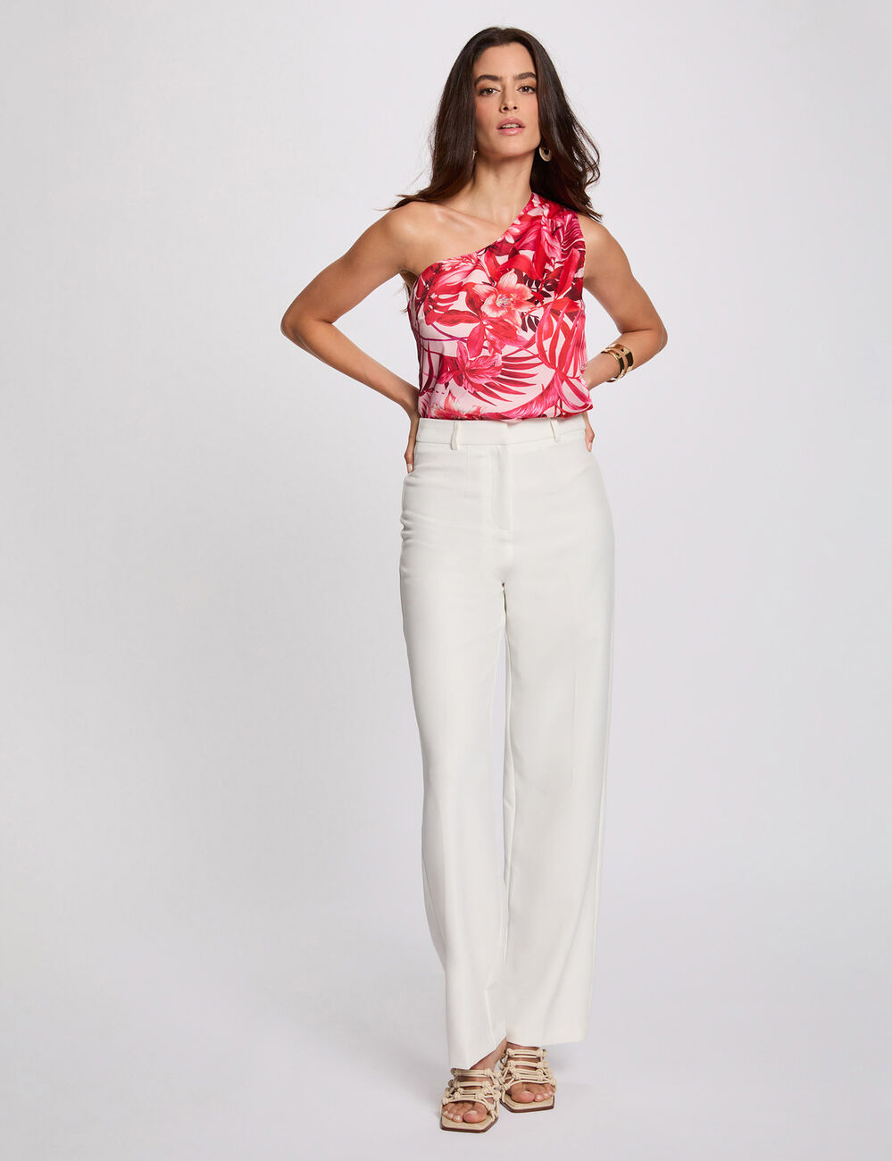 Rechte broek met plooitjes helder wit vrouw
