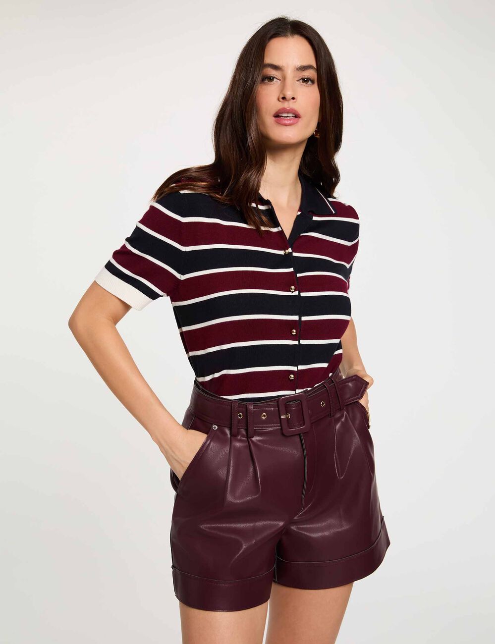 Nauwsluitende short van imitatieleer pruim vrouw