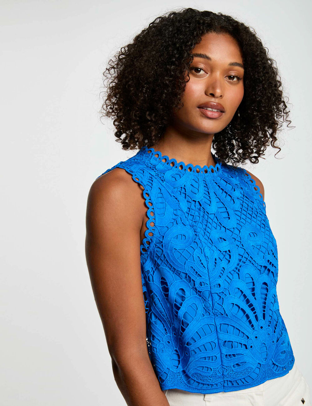 Mouwloze kanten top met print bleu electrique vrouw