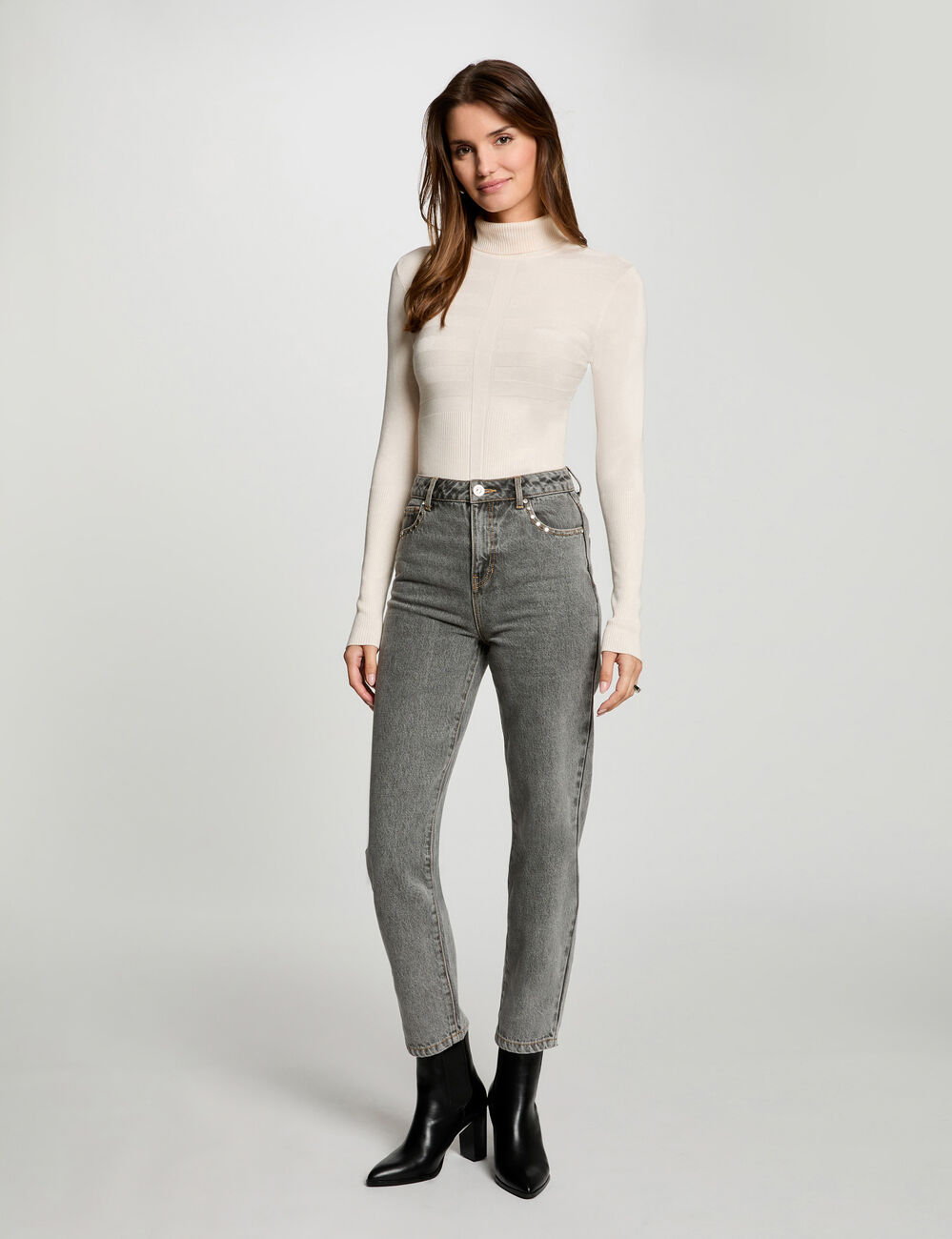 Pull col roul&eacute; ajust&eacute; ivoire femme