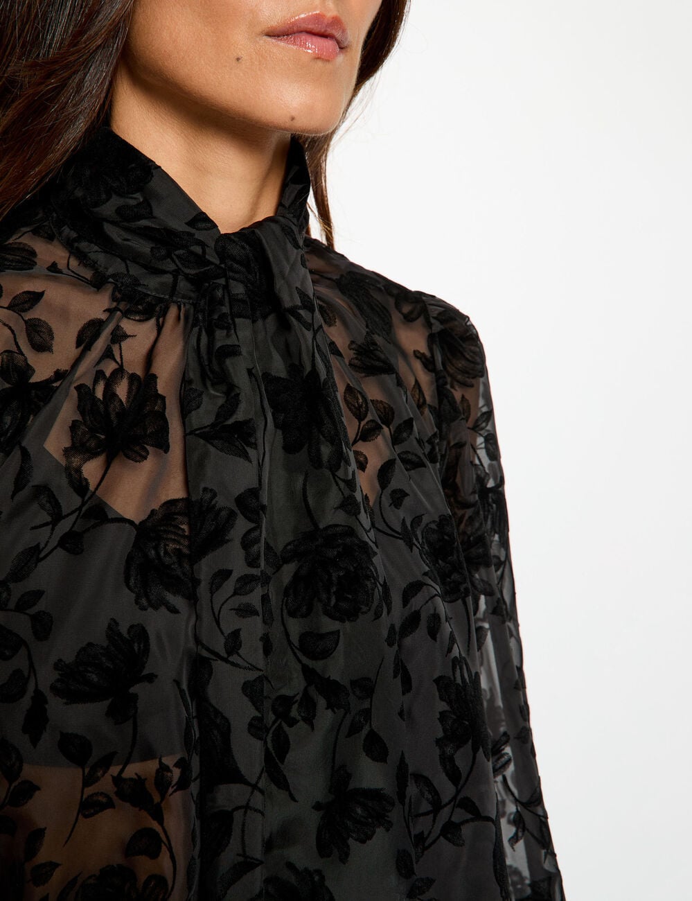 Chemise col lavalli&egrave;re noir femme