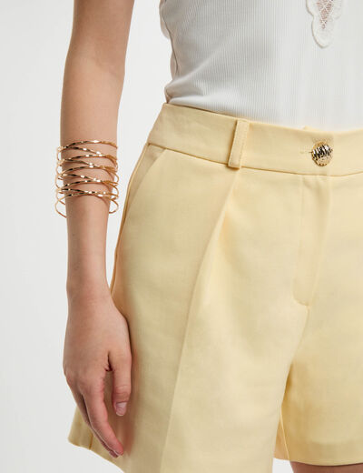 Rechte korte broek pastel geel vrouw