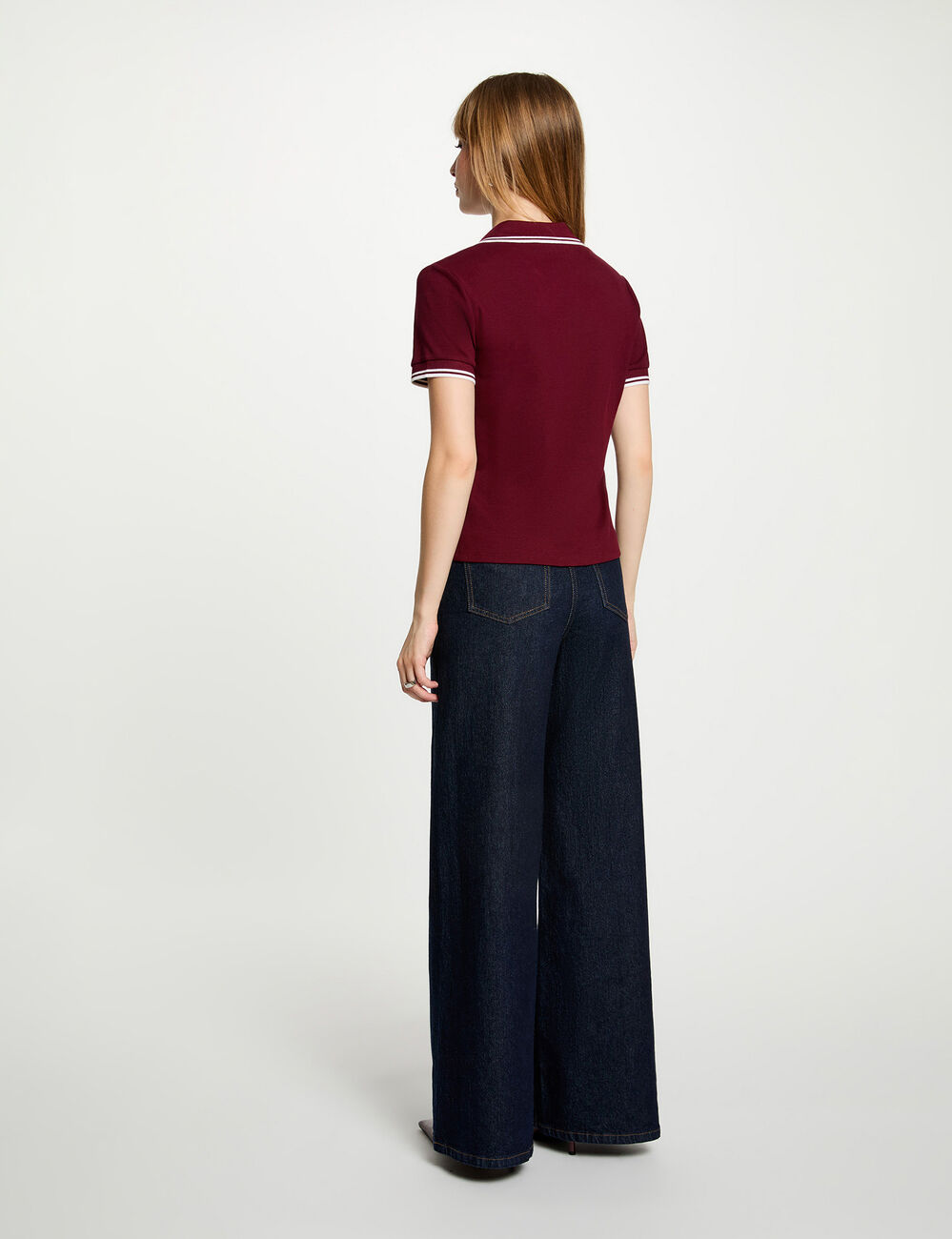 T-shirt polo cintr&eacute; bordeaux femme