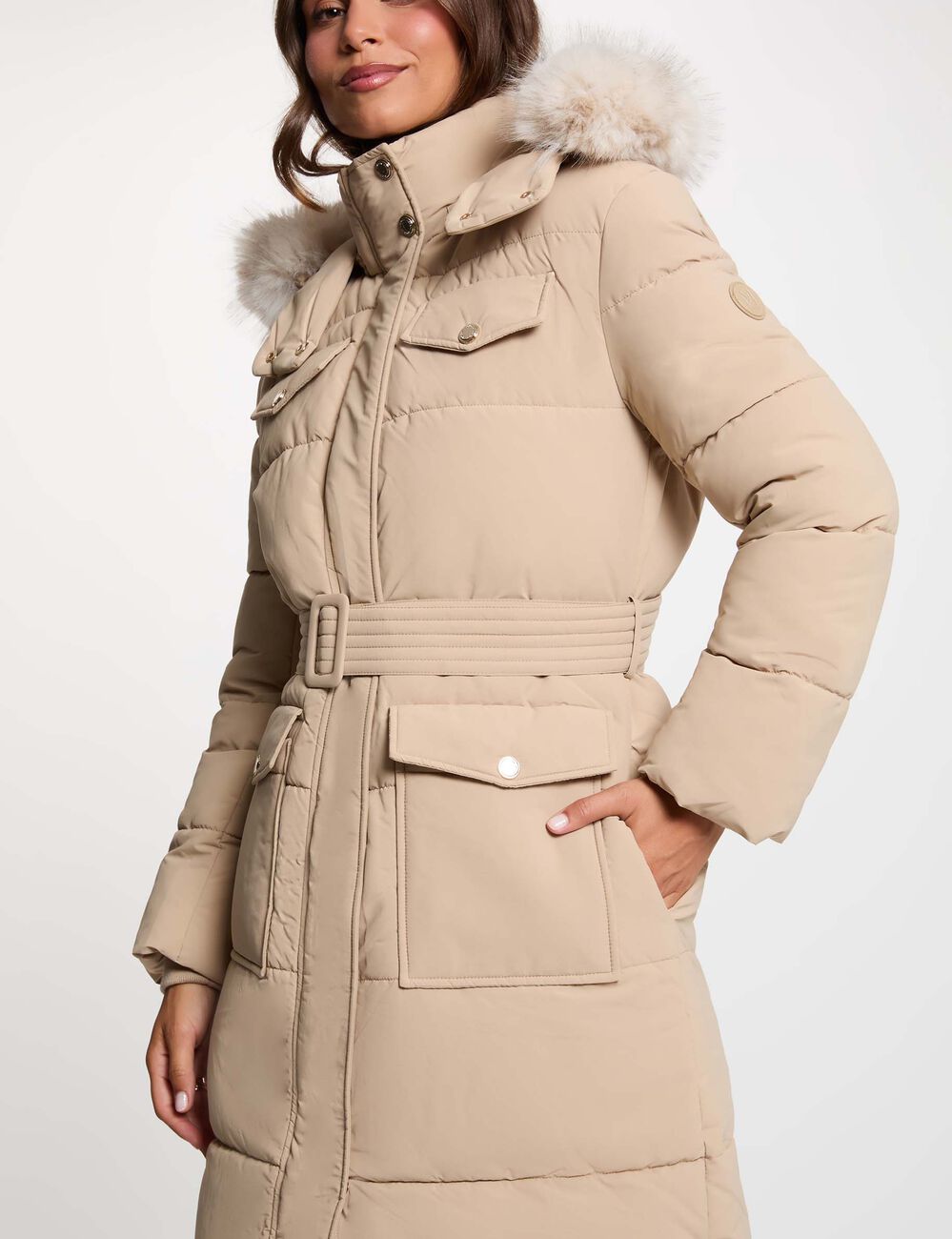 Doudoune longue ceintur&eacute;e beige femme