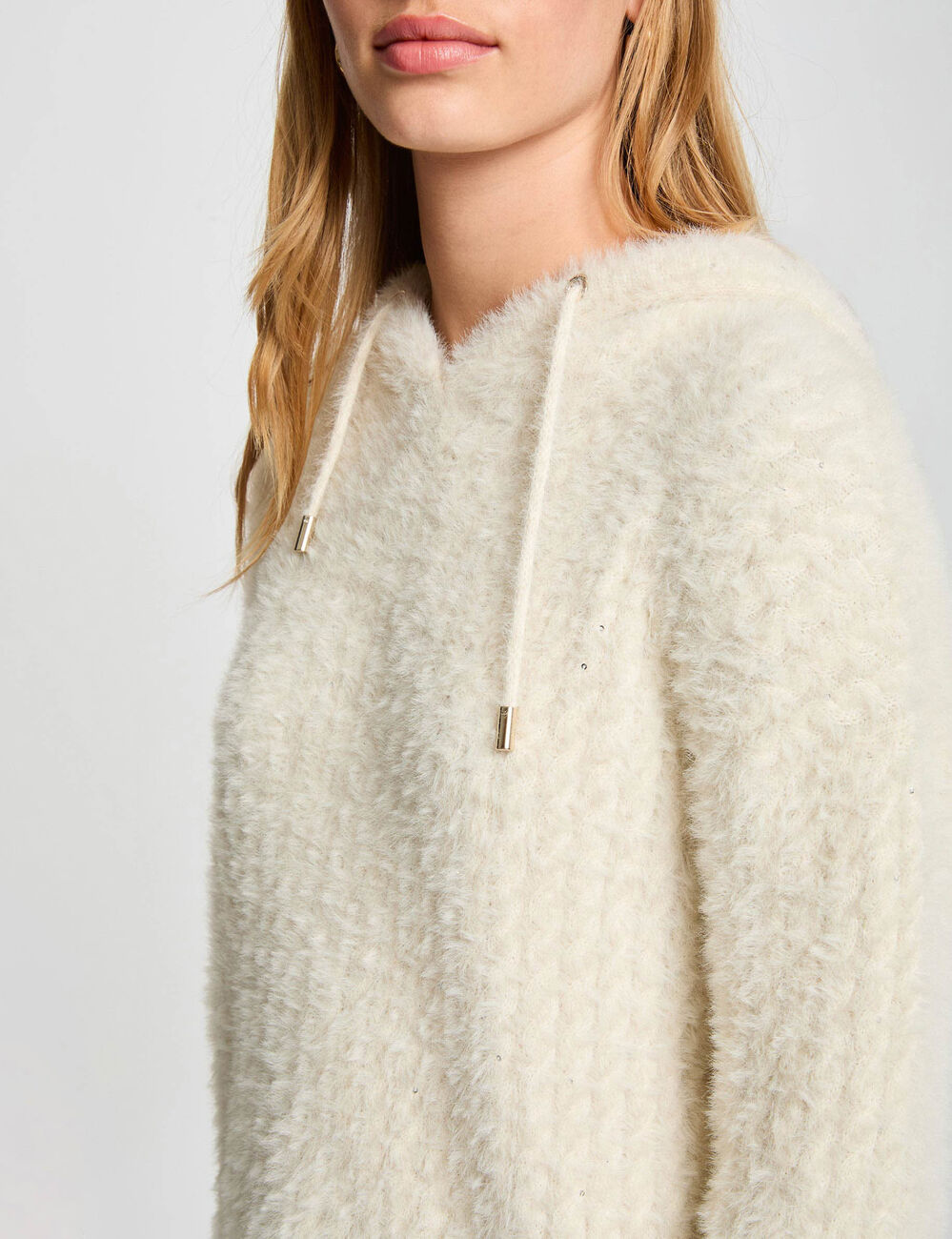 trui met pailletten en capuchon ivoor vrouw Trui met pailletten en capuchon ivoor vrouw