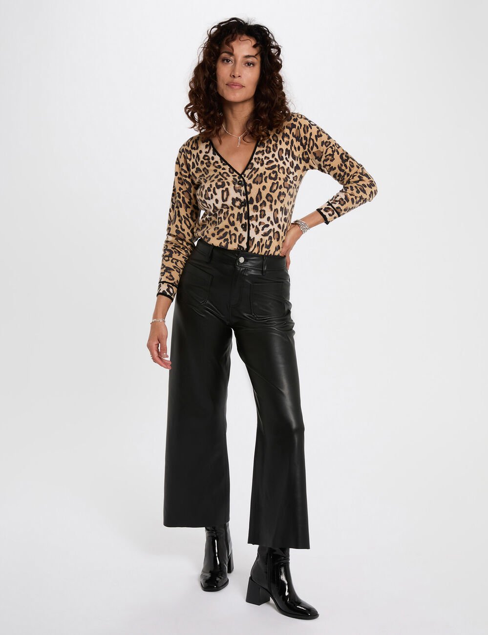 Getailleerd vest met ronde hals zand vrouw