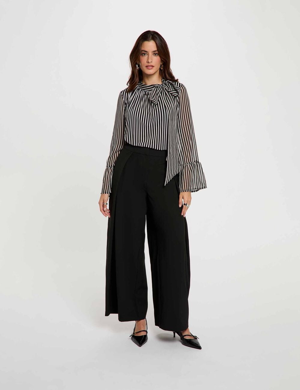 T-shirt col lavalli&egrave;re noir femme
