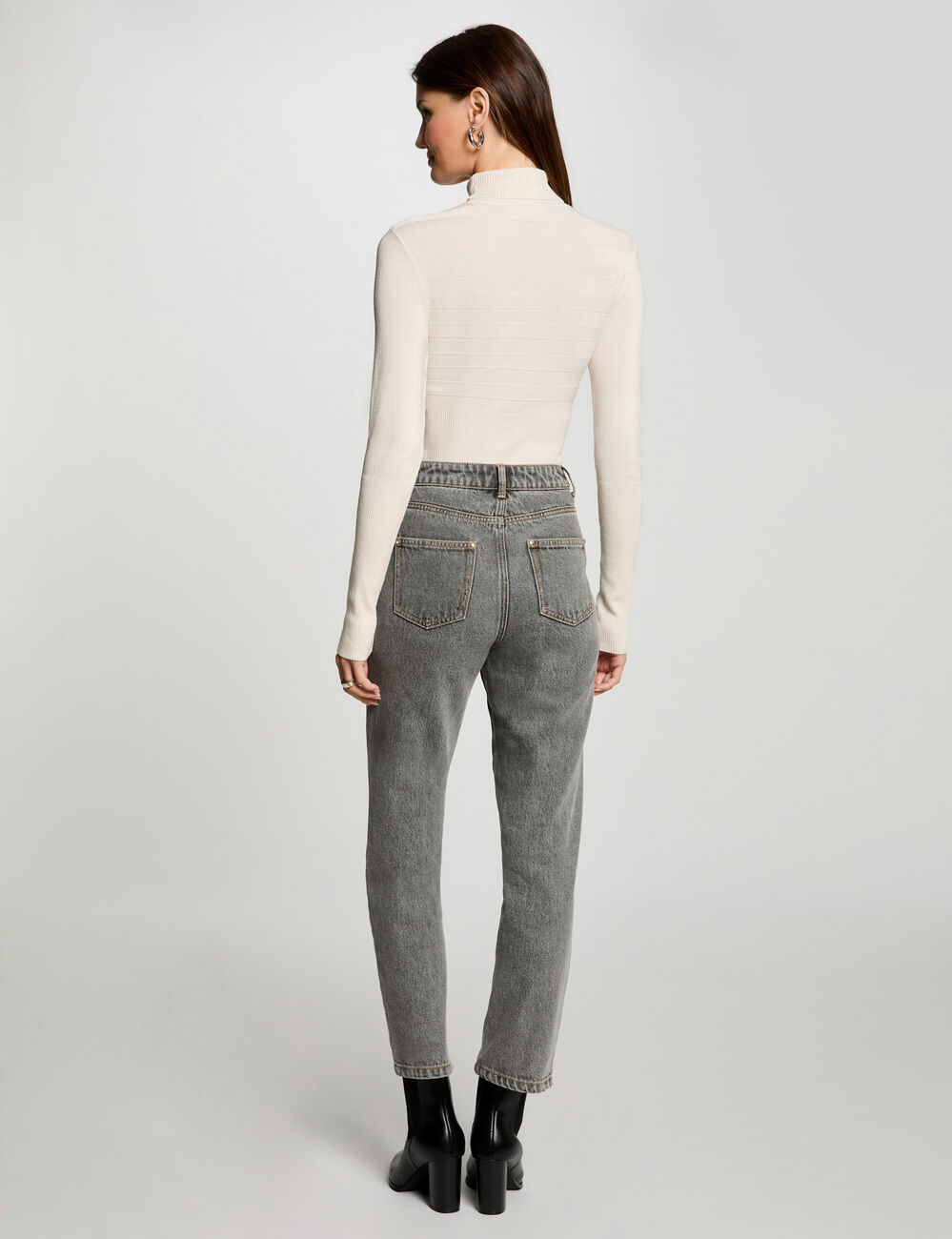 Pull col roul&eacute; ajust&eacute; ivoire femme