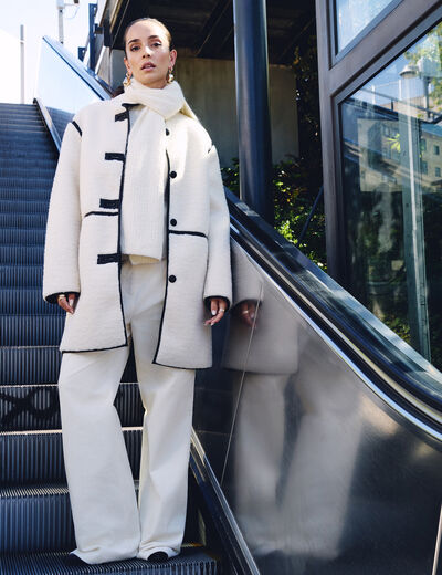 Oversized pluizige jas beige vrouw