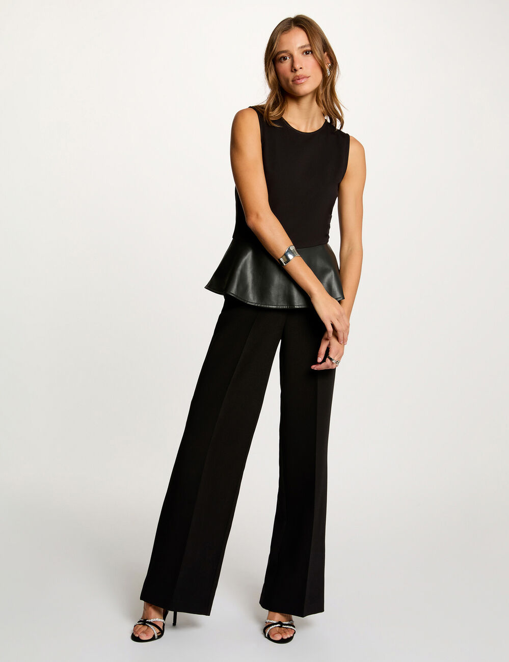 Getailleerd t-shirt van imitatieleer zwart vrouw