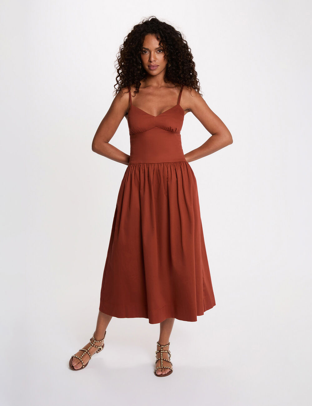 Robe d&eacute;collet&eacute; bretelles fines marron cognac femme