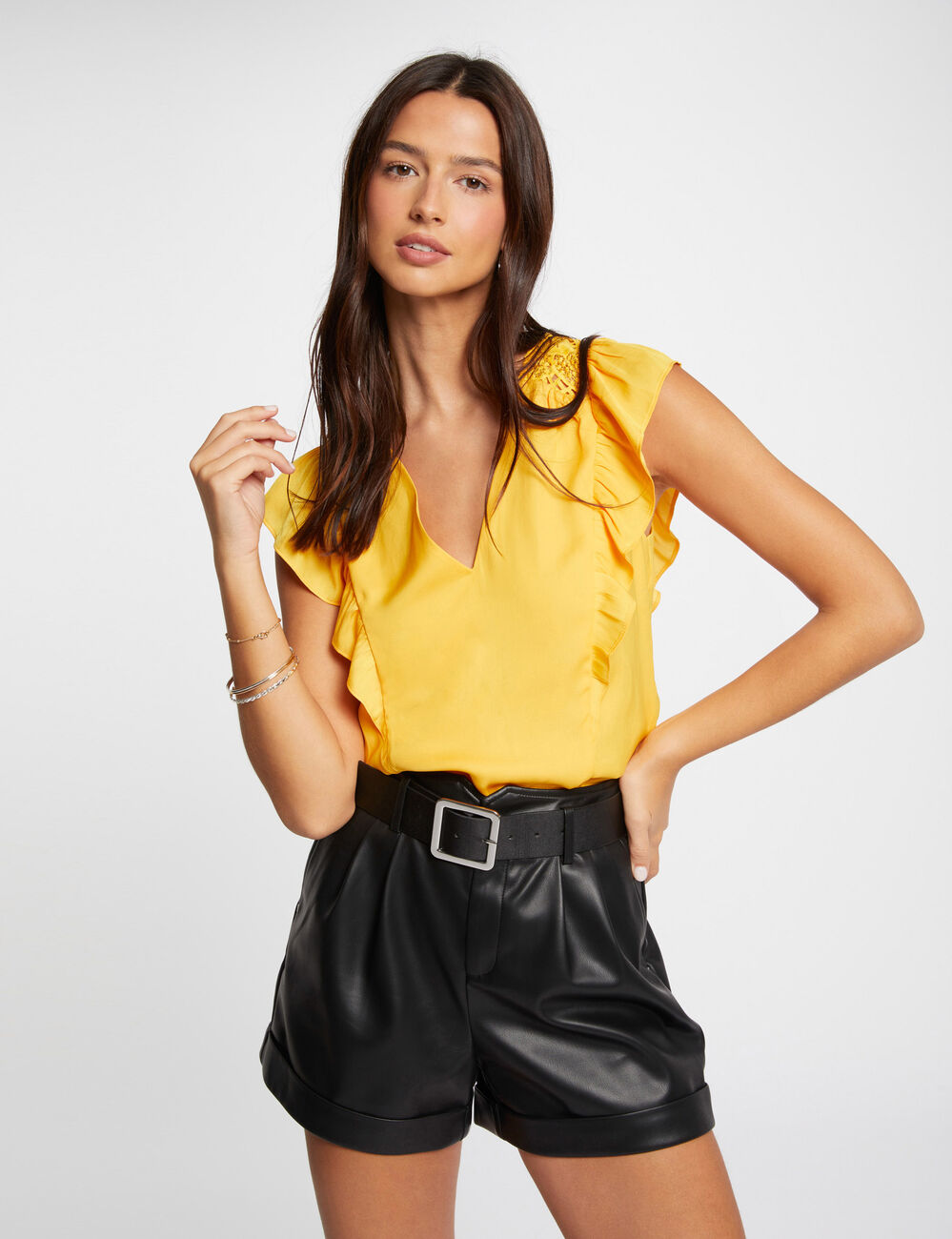 Short ajust&eacute; simili cuir noir femme