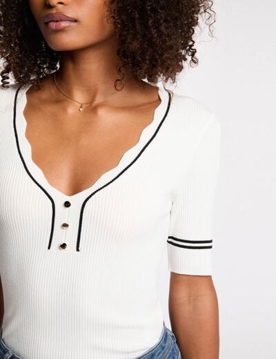 Pull ajust&eacute; col v blanc femme