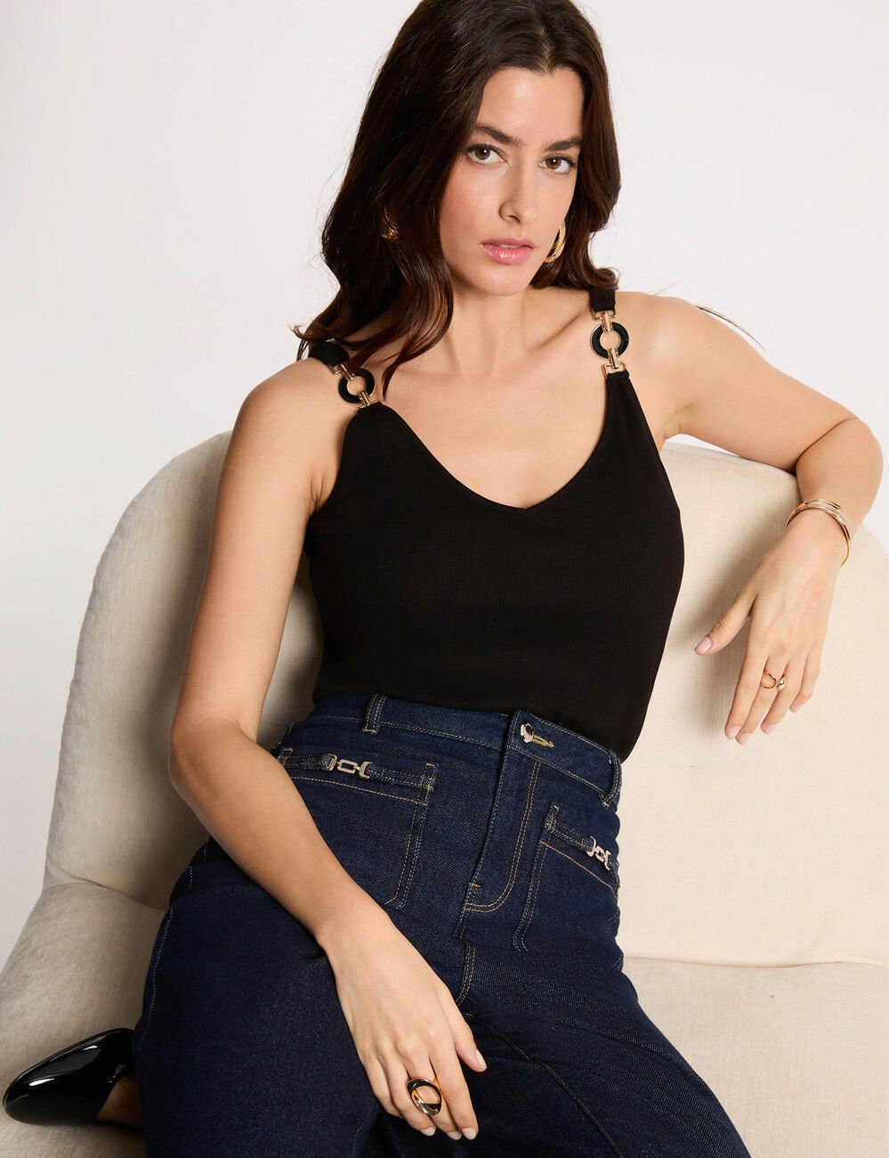 D&eacute;bardeur cintr&eacute; col v noir femme