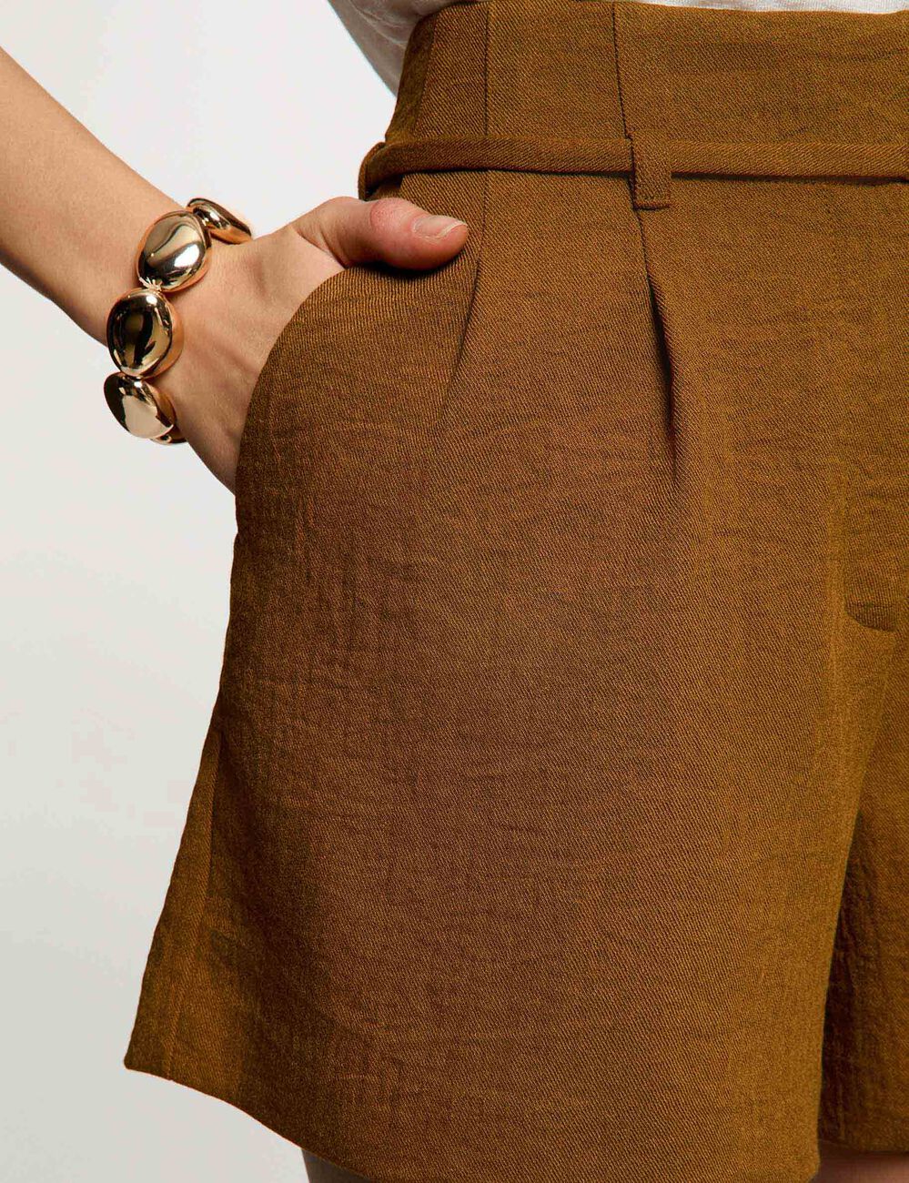 High-waist short camel vrouw