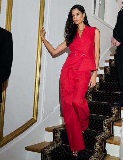 Veste sans manches ajust&eacute;e rouge femme