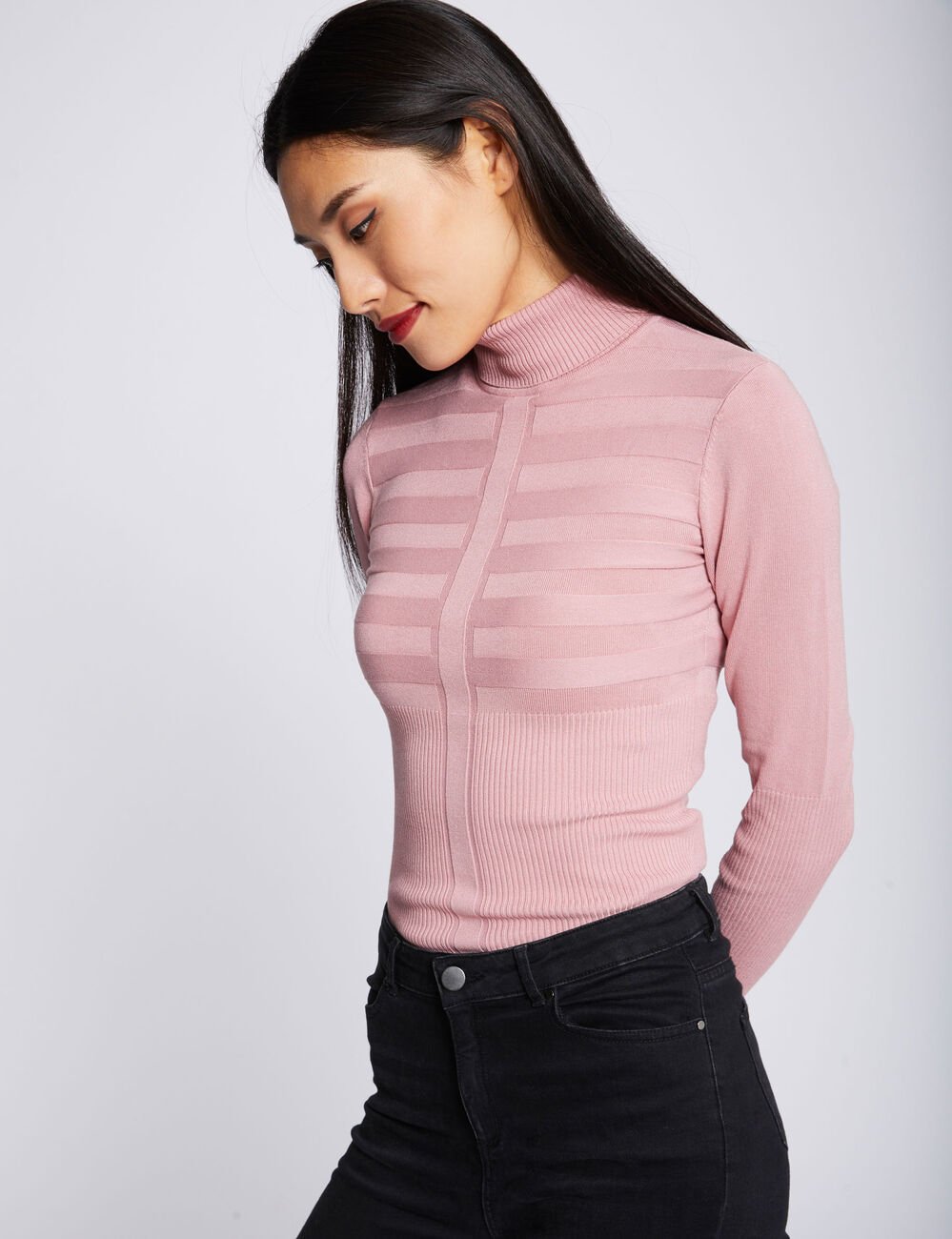 Pull col roul&eacute; ajust&eacute; rose pale femme