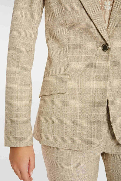 Rechte stadsjas beige vrouw