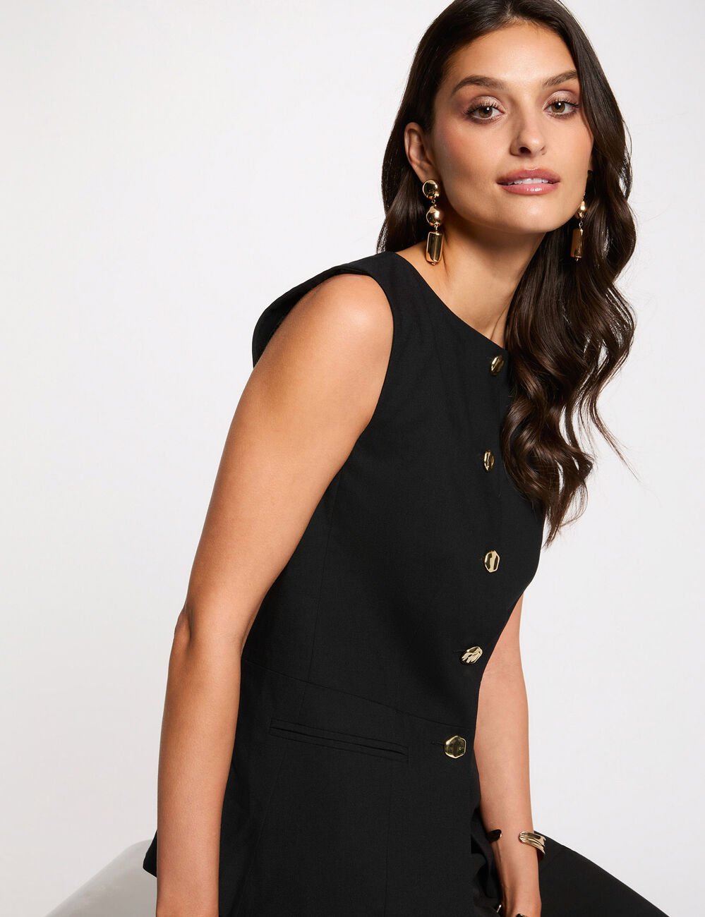 Getailleerd mouwloos vest zwart vrouw