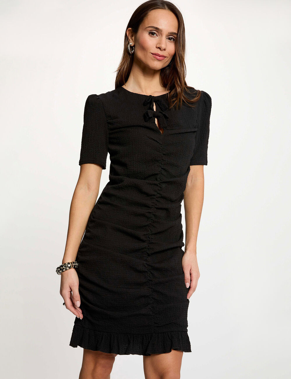 Robe courte ajust&eacute;e noir femme