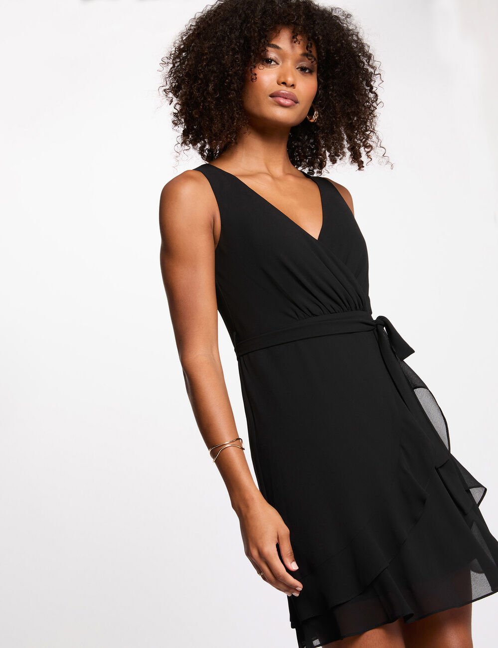 Korte wikkeljurk zwart vrouw