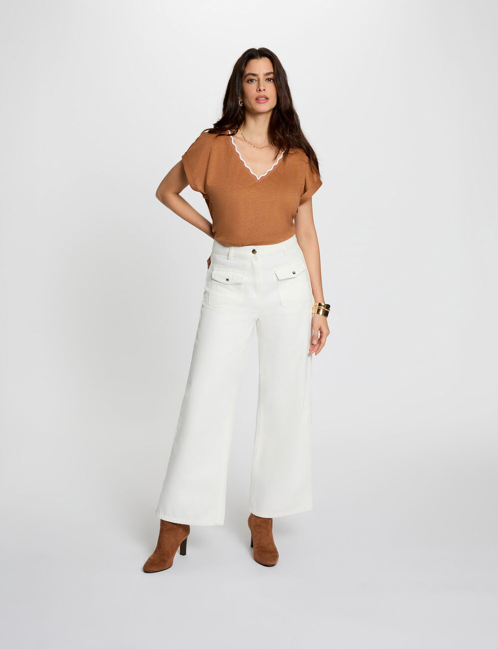 T-shirt col v manches courtes camel femme