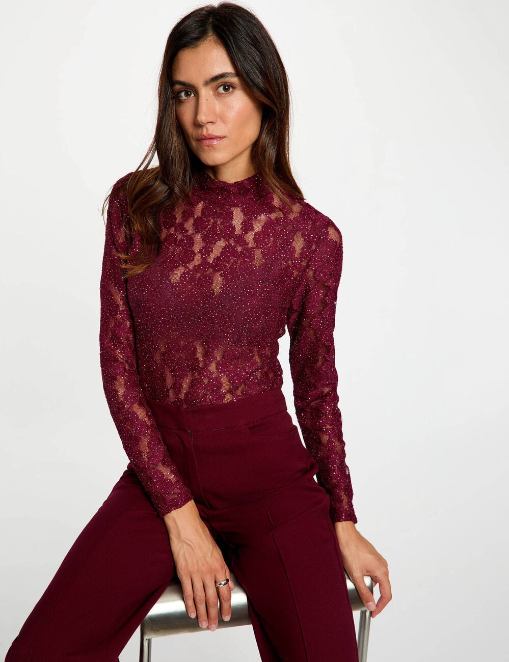 T-shirt dentelle ajour&eacute; prune femme