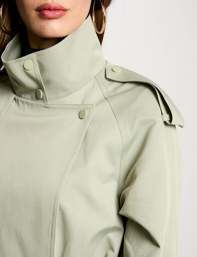 korte vloeiende trenchcoat lichtgroen vrouw Korte vloeiende trenchcoat lichtgroen vrouw