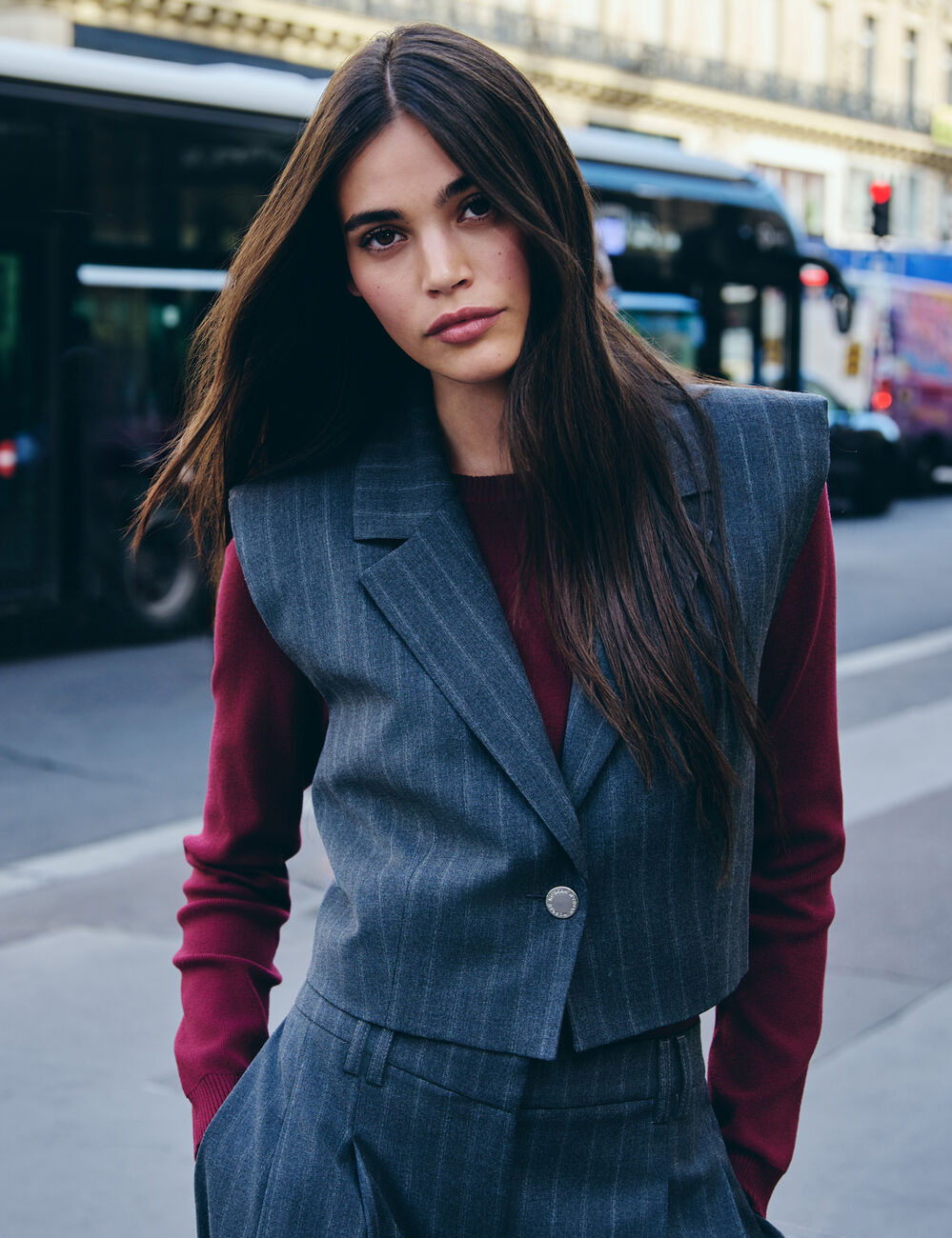 Gilet ray&eacute; sans manches denim gris fonce femme
