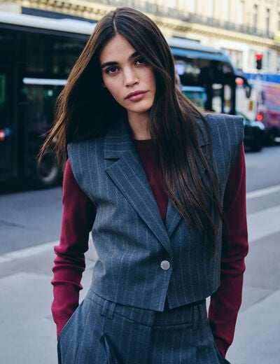 Gilet ray&eacute; sans manches denim gris fonce femme