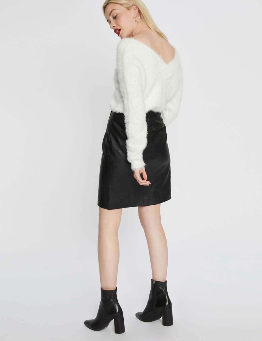 Pull duveteux col V devant et dos ivoire femme