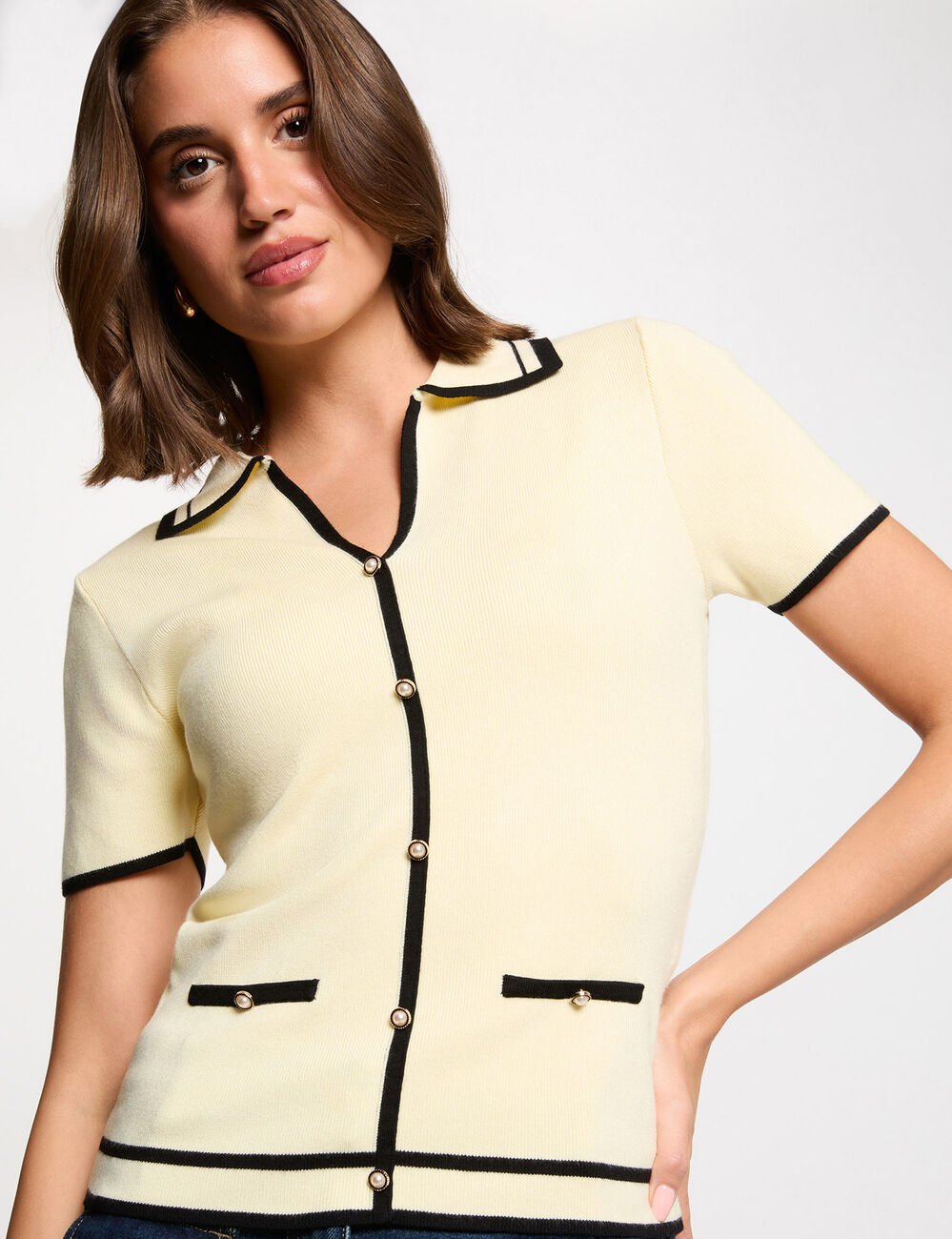 Pull ajust&eacute; ray&eacute; jaune pastel femme