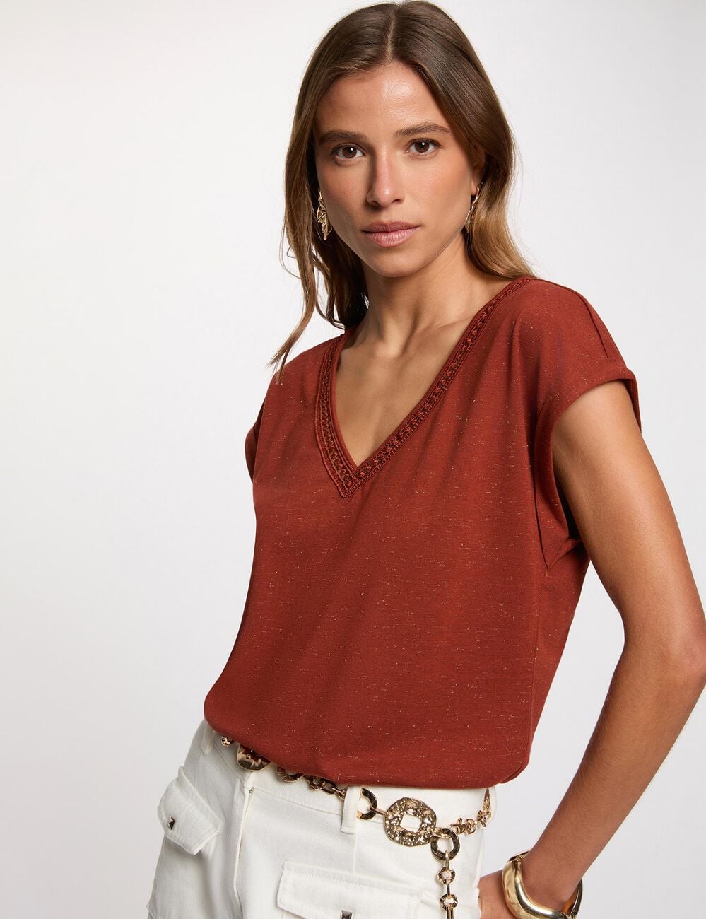 Glanzend V-hals T-shirt cognacbruin vrouw