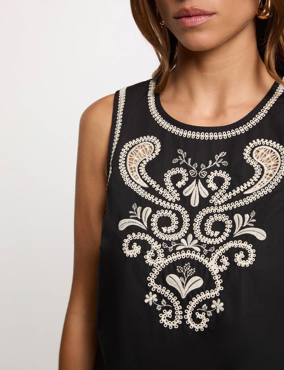 Top brod&eacute; sans manches noir femme