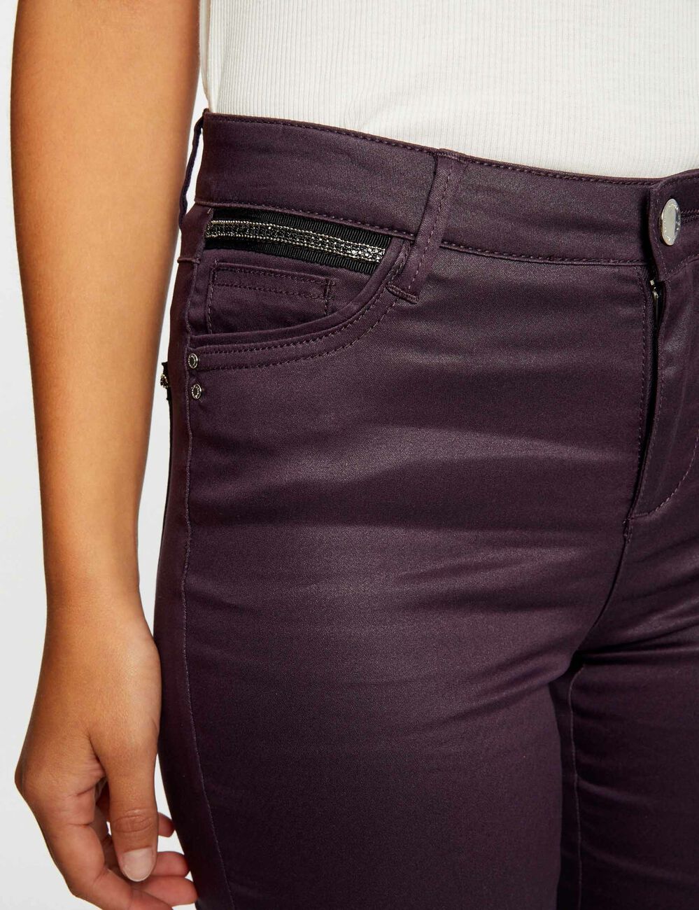 Gecoate skinny broek met juweeldetails pruim vrouw