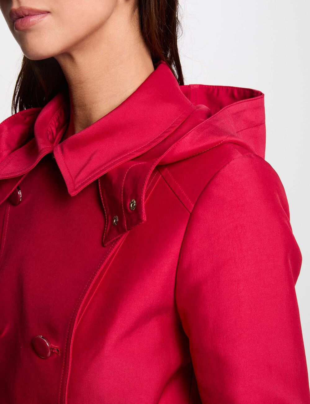 Getailleerde trenchcoat met capuchon rood vrouw