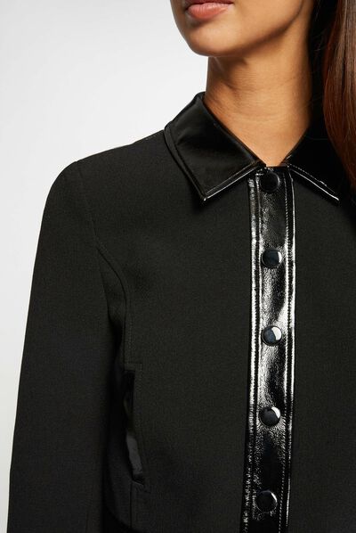 Veste droite avec détails vinyle noir femme