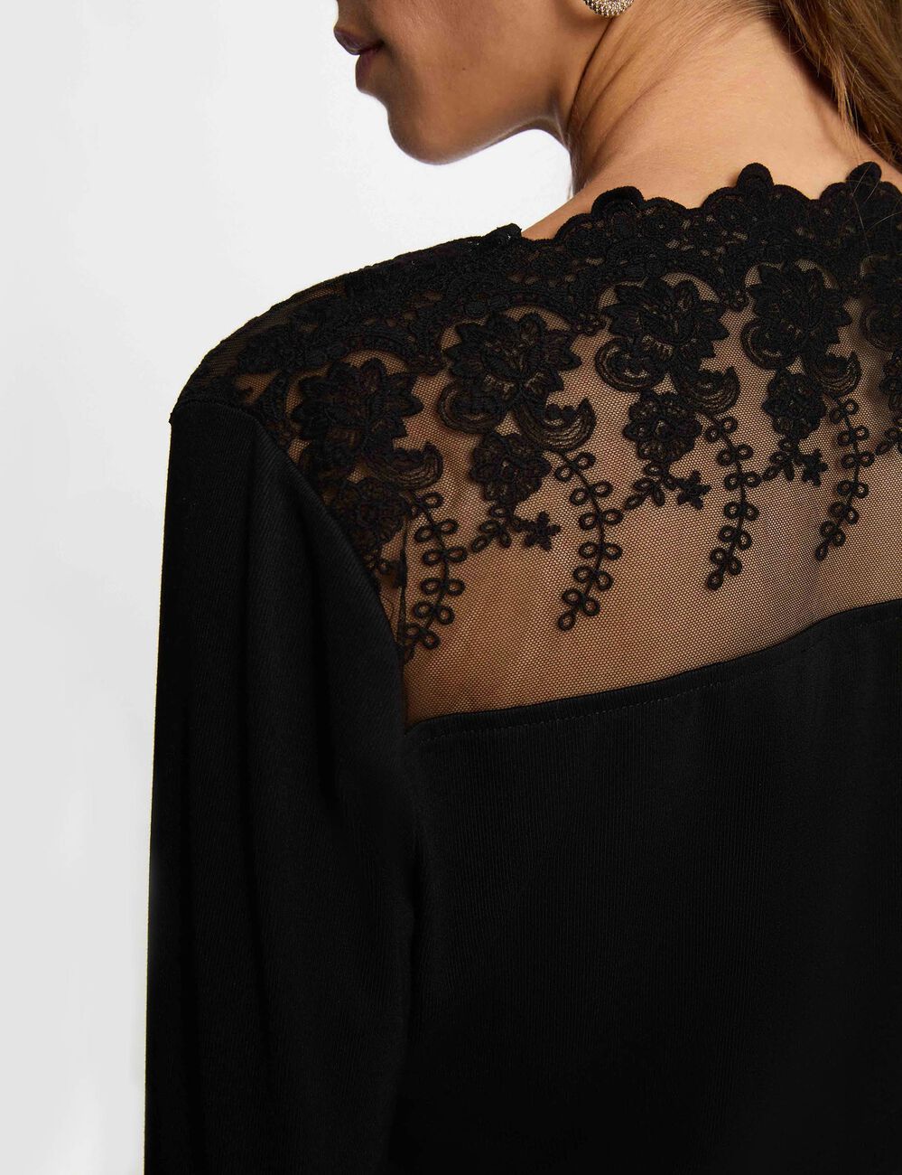 T-shirt met V-hals en kant zwart vrouw