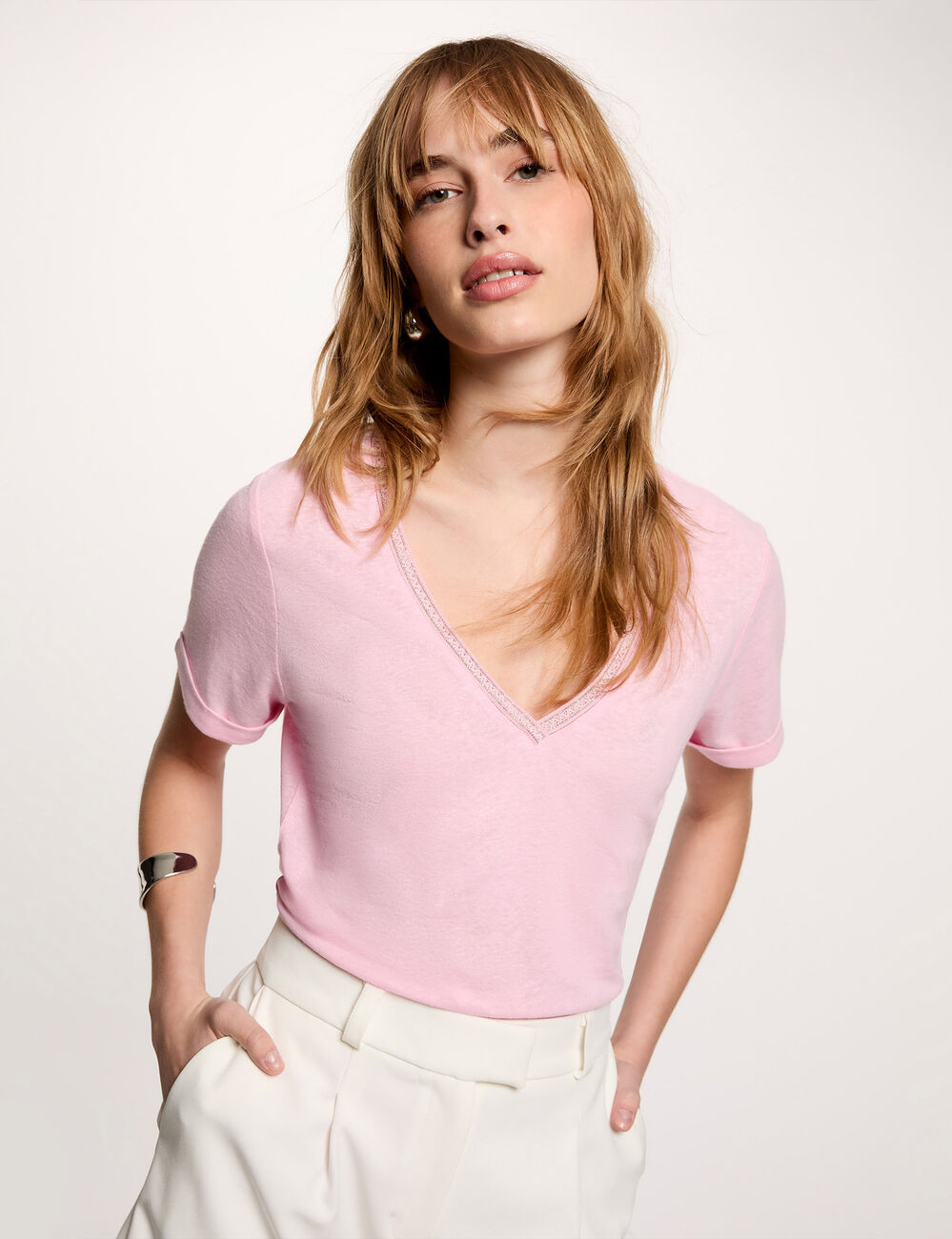 T-shirt met parels en V-hals roze vrouw
