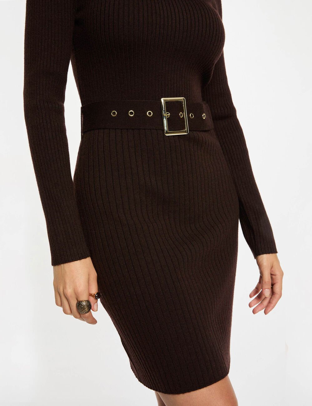 Gebreide jurk met coltrui donker bruin vrouw