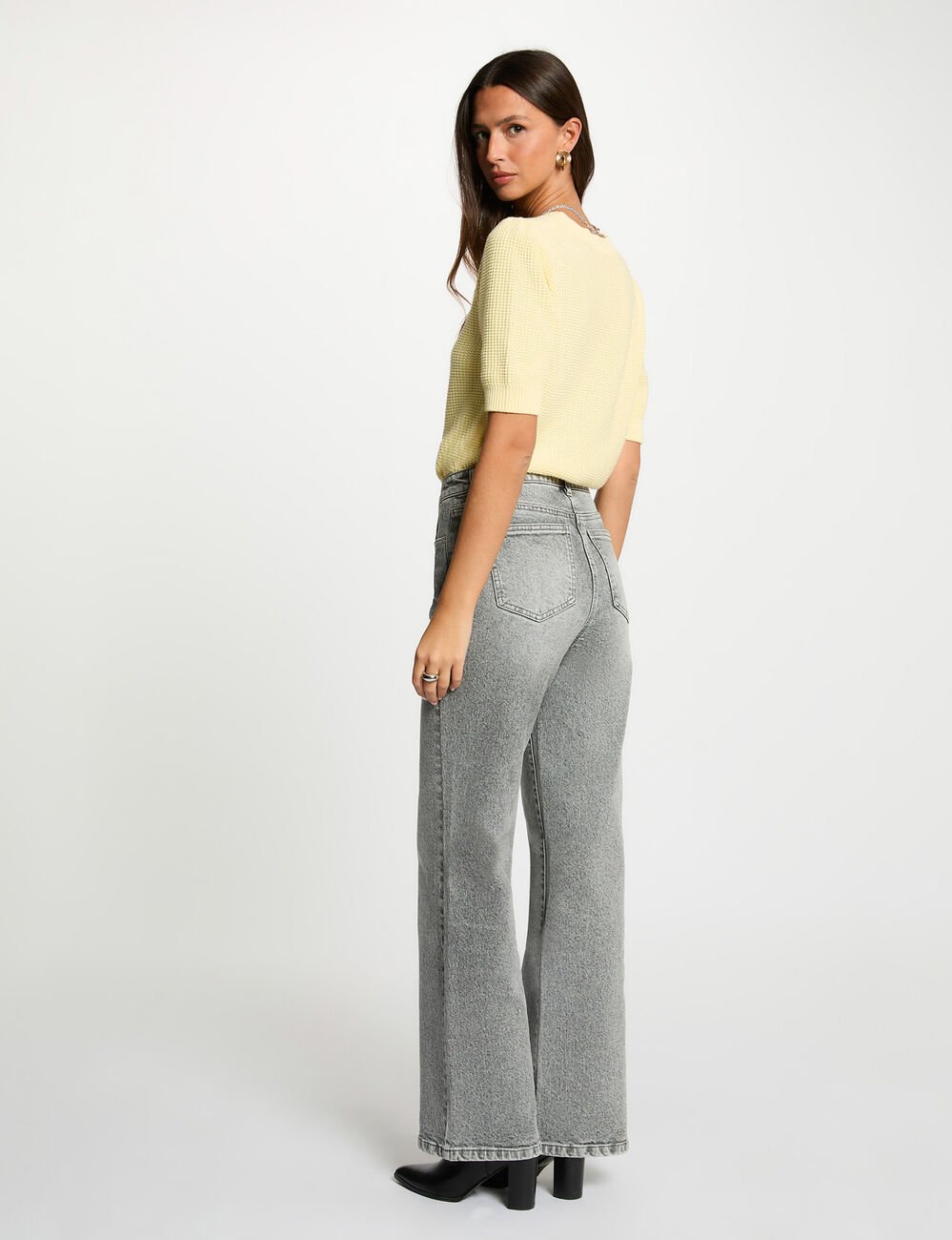 Gilet ajust&eacute; col v jaune pastel femme