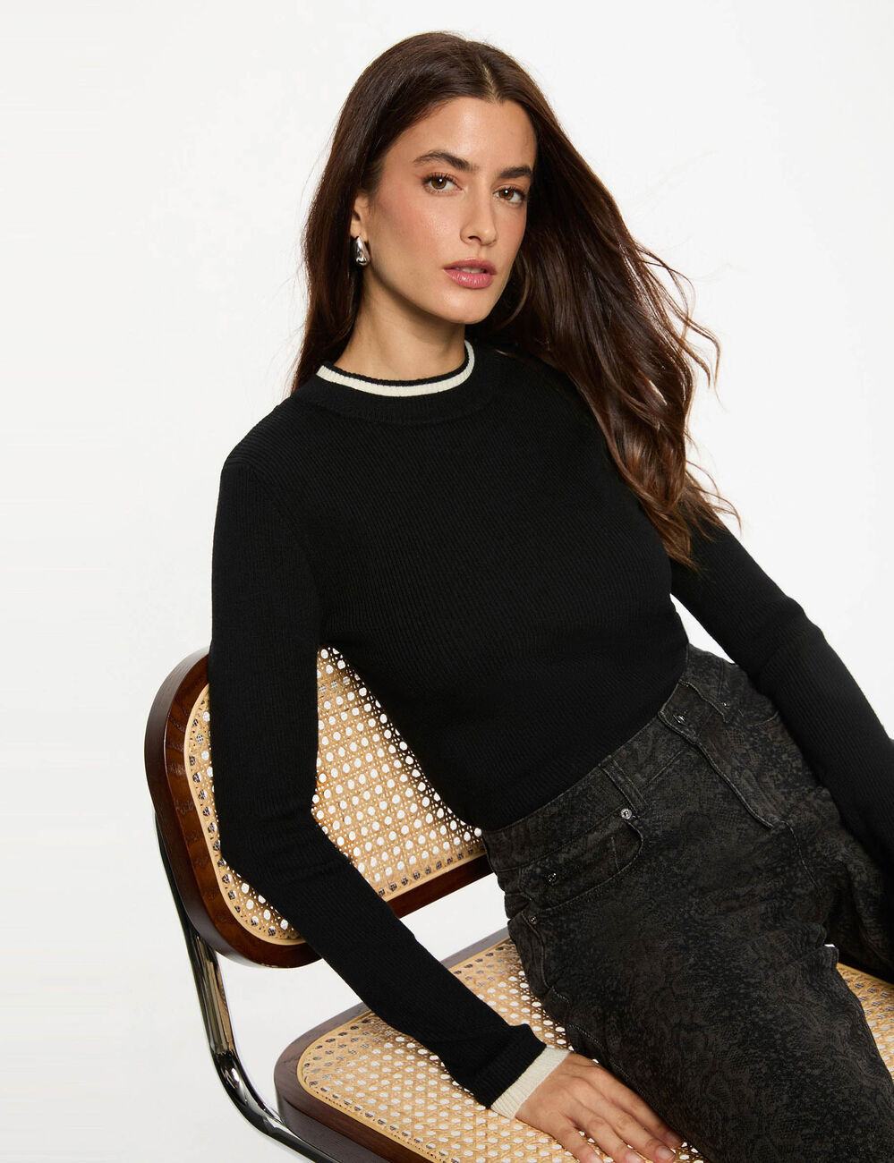 Pull court col montant noir femme