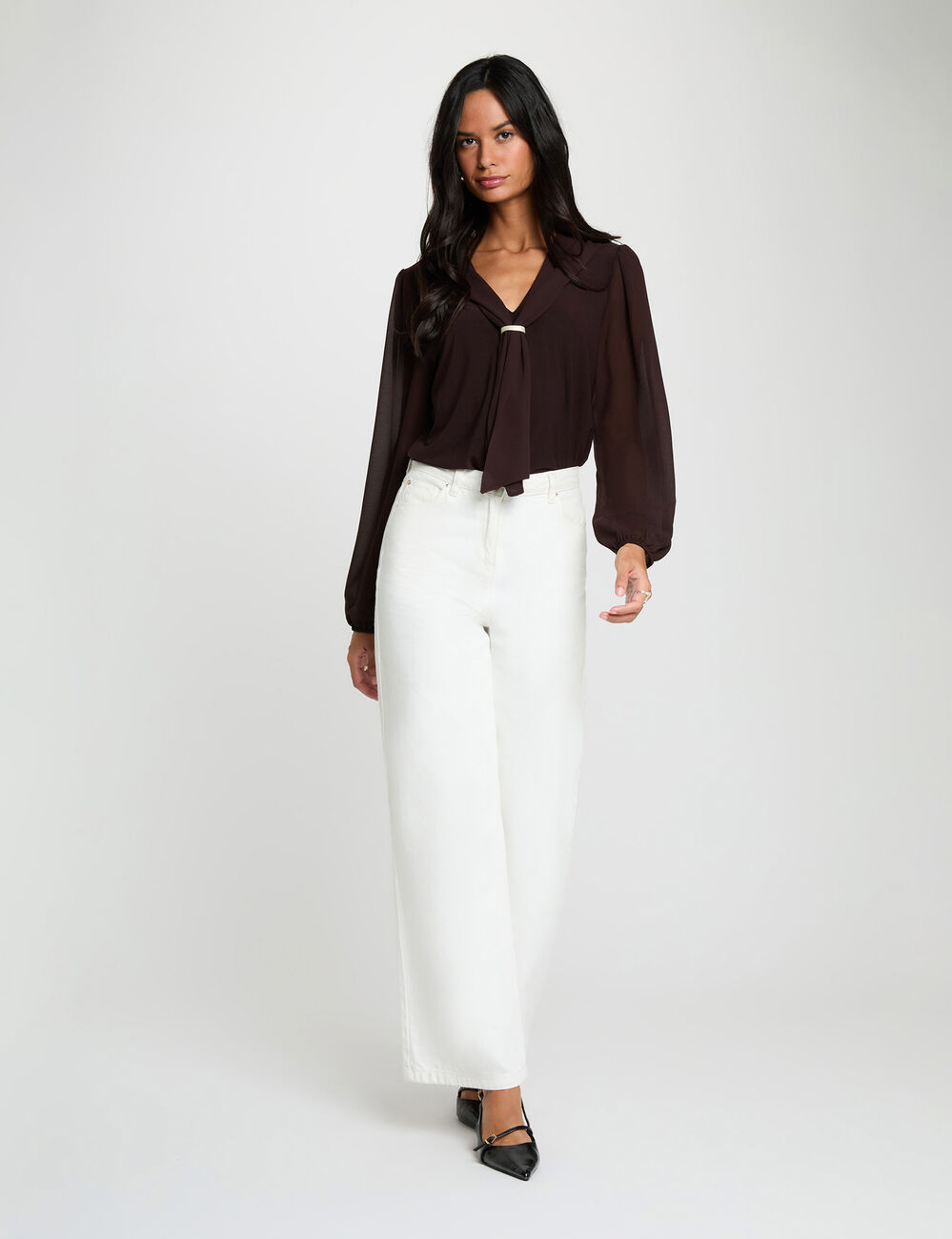 T-shirt voile col lavalli&egrave;re marron fonc&eacute; femme