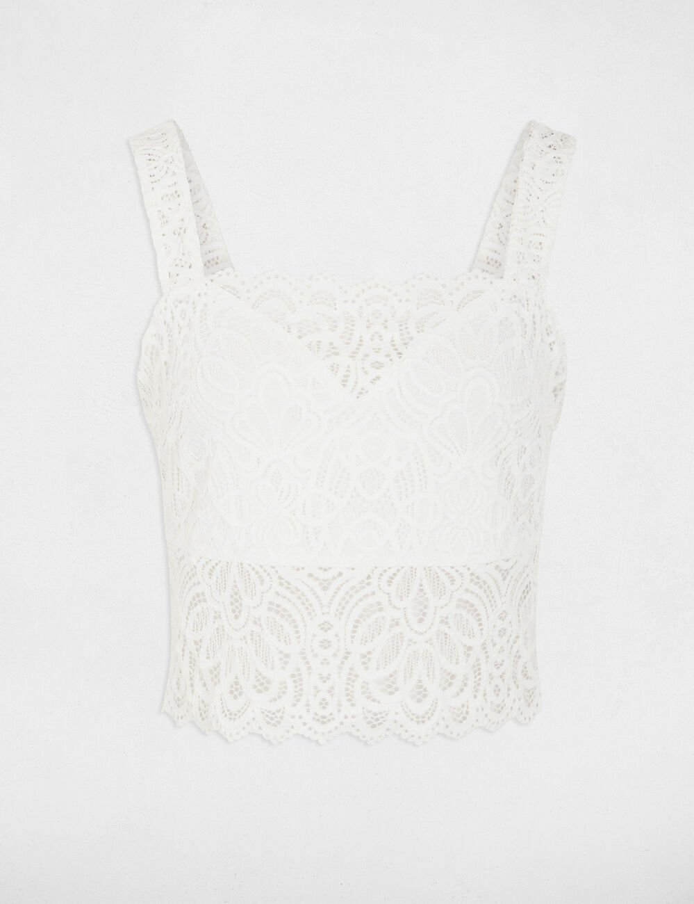 Getailleerd kanten top helder wit vrouw
