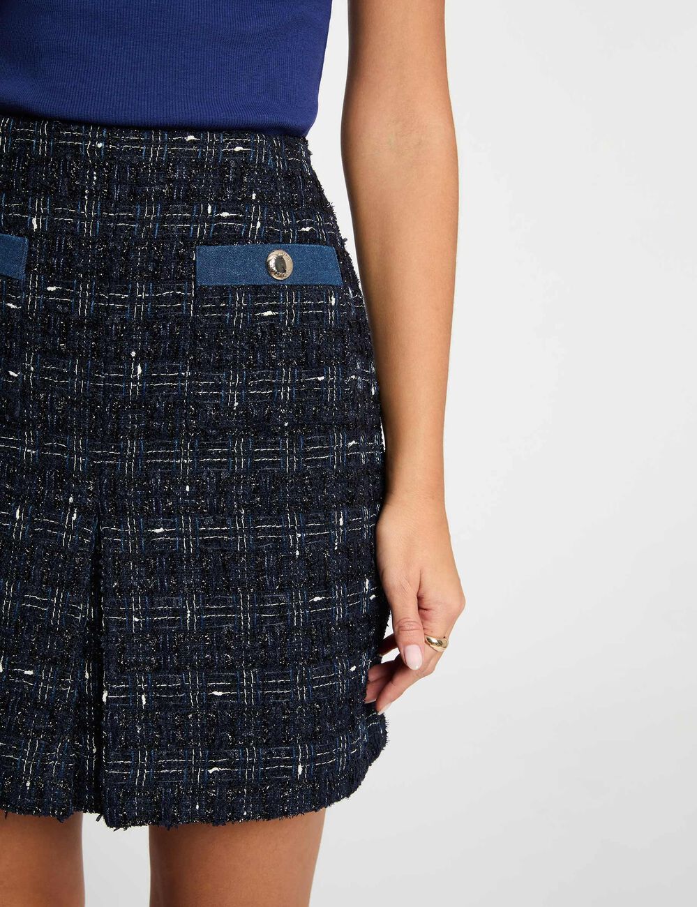 Nauwsluitende korte rok meerkleurig vrouw