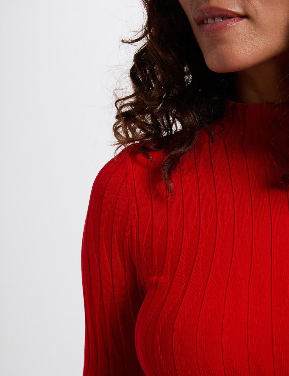 Pull cintr&eacute; col montant rouge femme