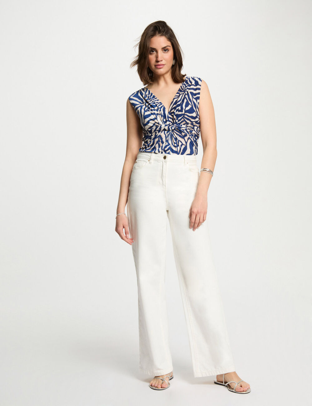 Mouwloze tanktop helder wit vrouw