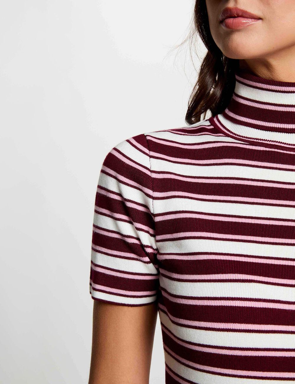 Pull col roul&eacute; ray&eacute; bordeaux femme